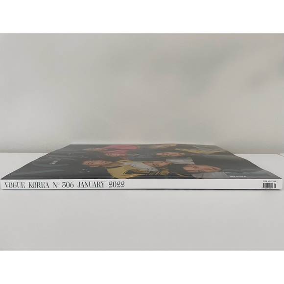 BTS Vogue Korea Jan 2022 Special Edition - Version B - Picture 4 of 11